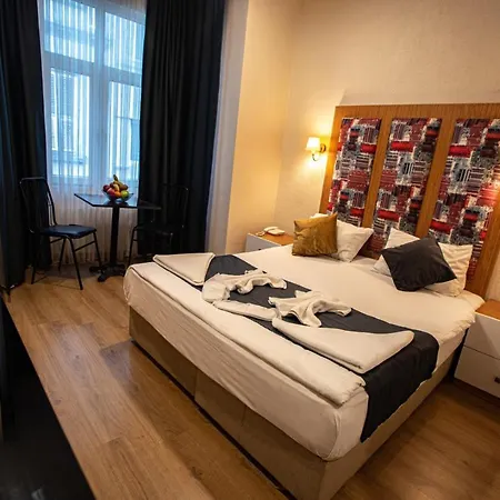 La Pera Suites Hotel Lejlighedshotel 2*